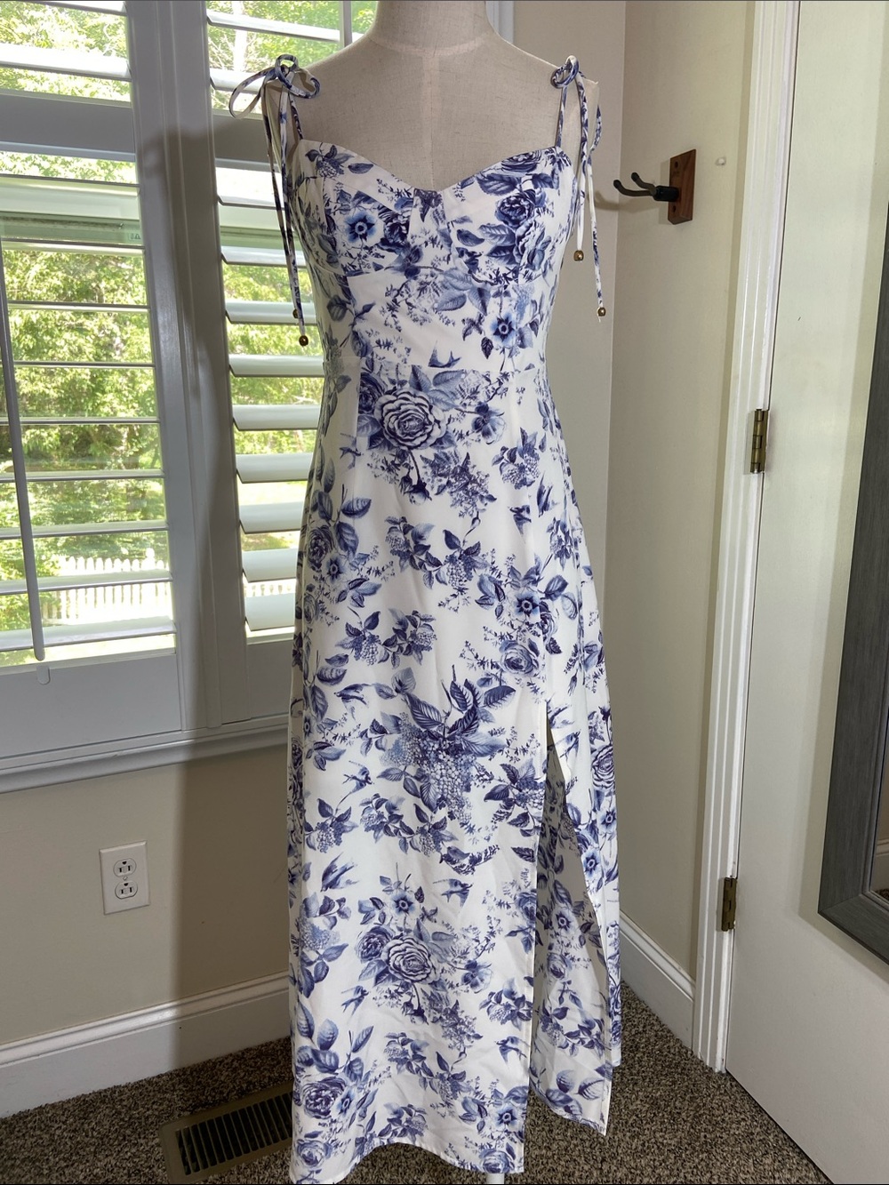 Petal + Pup Azelia Floral Tie Strap‎ Midi Dress Size 4 Blue White Romantic NWOT